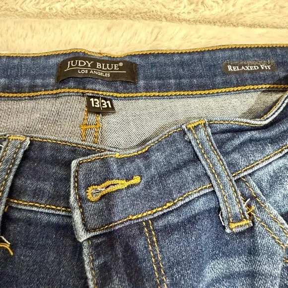 Judy Blue Relaxed Fit Jeans – Size 13/31 - Picture 3 of 3
